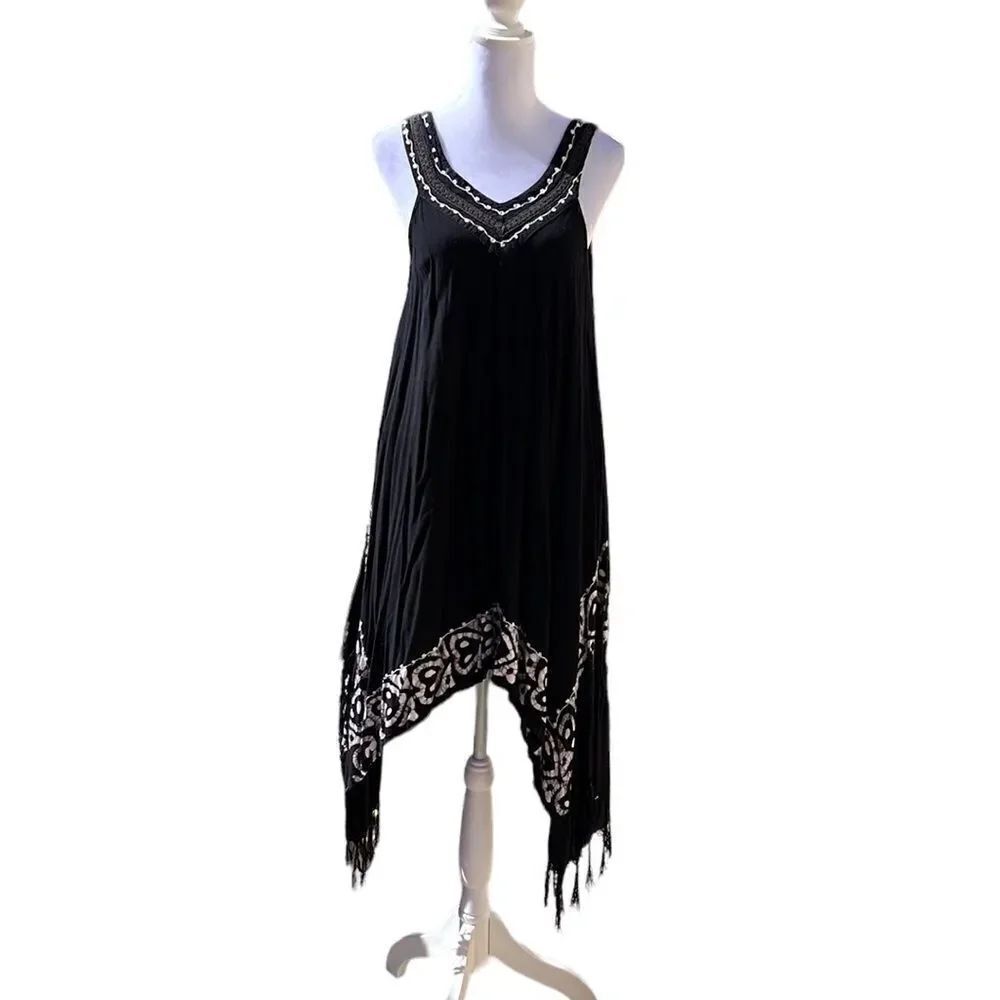 Riviera Sun sz M blk&wht batik w/ fringe & a crazy cute hem GUC